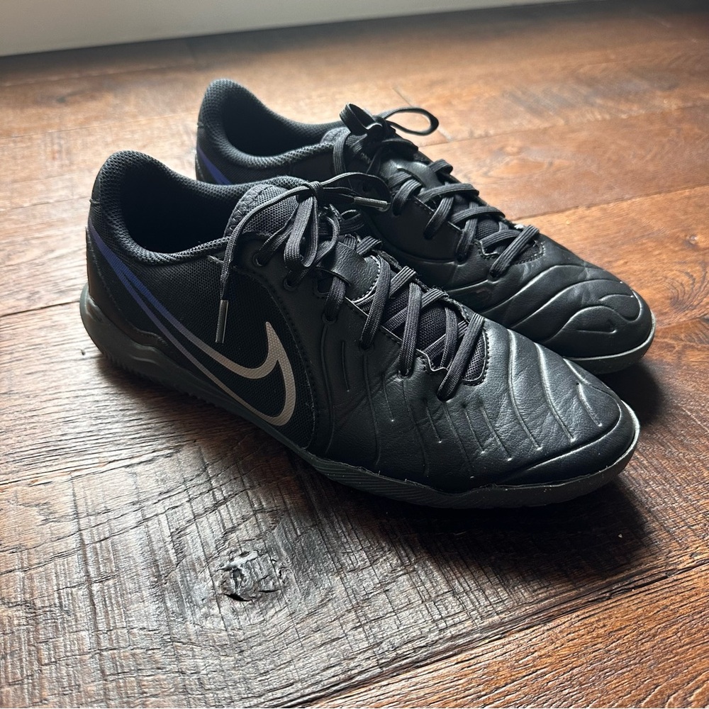 Nike Tiempo Legend 10 Indoor Soccer Court Shoes Men’s Size 8 Black/Blue Flats